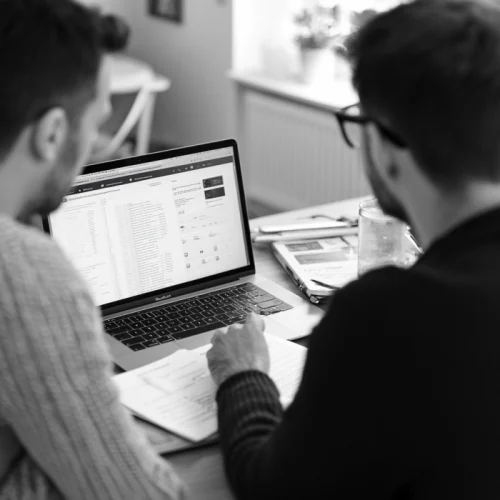 ejbowen_Two_professionals_having_a_one-on-one_meeting_on_a_lapt_5525a07c-654c-45ba-982f-85be6dc38227 ejbowen_Two_professionals_having_a_one-on-one_meeting_on_a_lapt_5525a07c-654c-45ba-982f-85be6dc38227